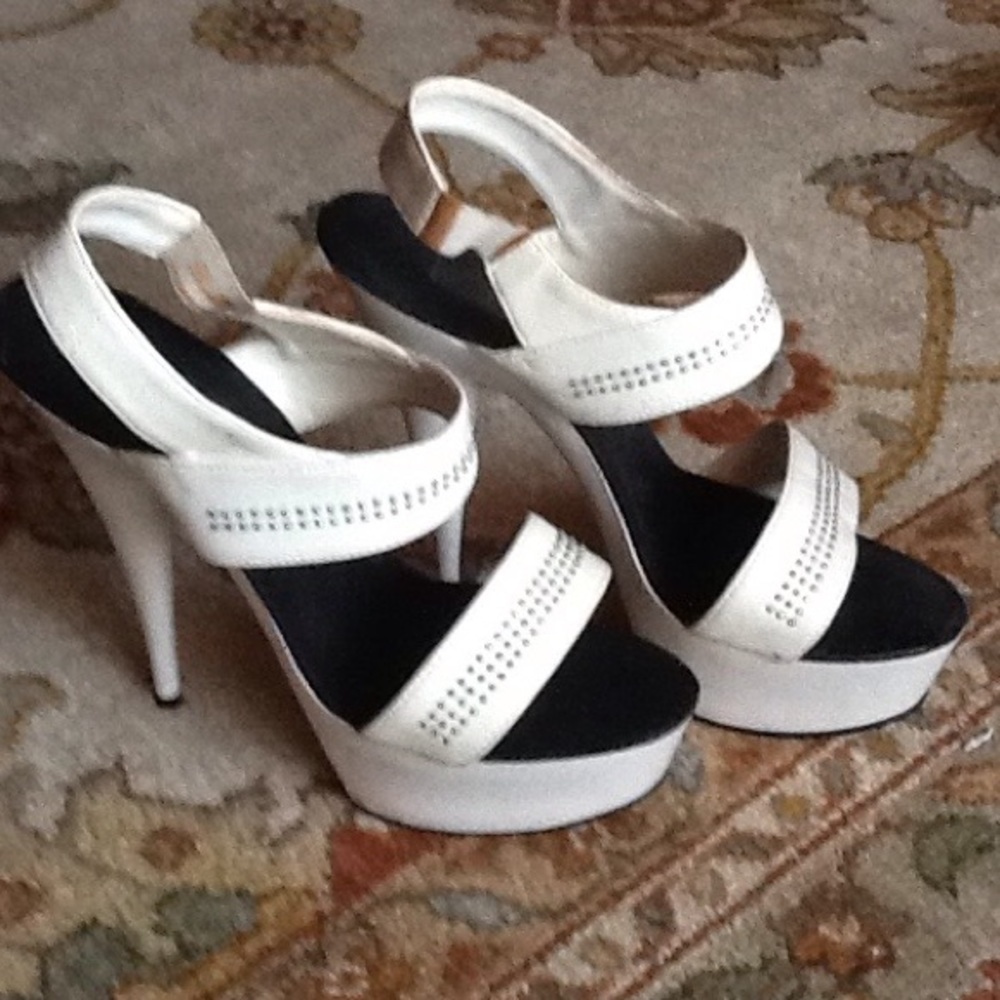 10M/W  6 in white patent silver studded stilettos